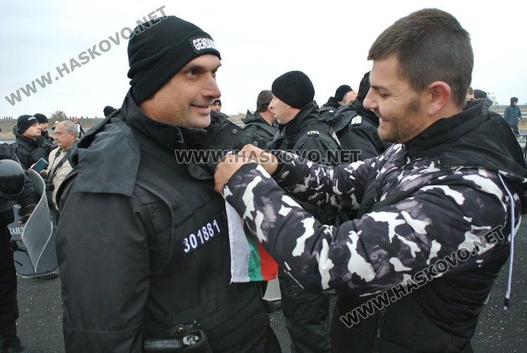 Полицията свали щитовете пред протеста на блокираната АМ „Марица“