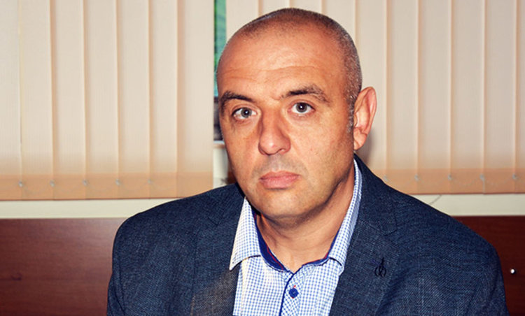 Лазар Попов:Настъплението на невежия висшист