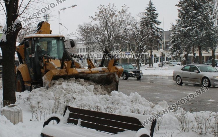 С 450 тона пясък и сол и 12 тежкотоварни машини, Димитровград е готов за зимата