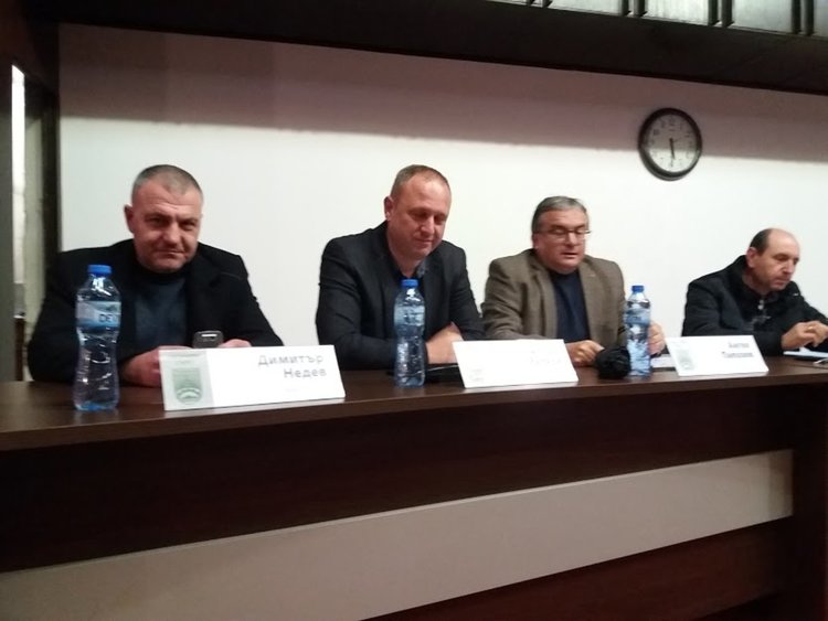 Кметът оттегли проекта за новата такса "Битов отпадък", Хубинов поиска комисия за финансовото състояние на общината. 