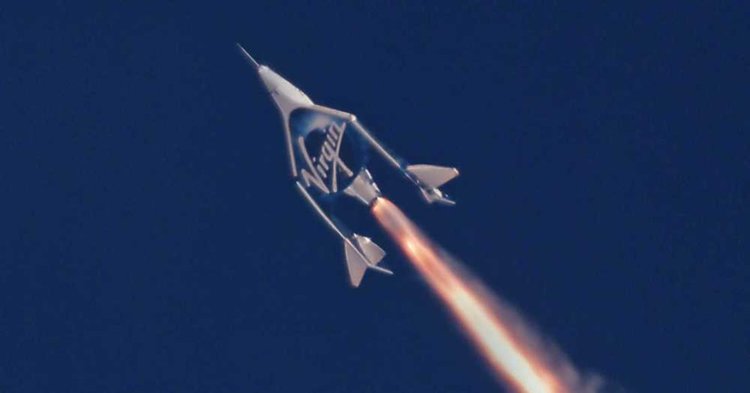 Космическият самолет Virgin Galactic достигна космическото пространство