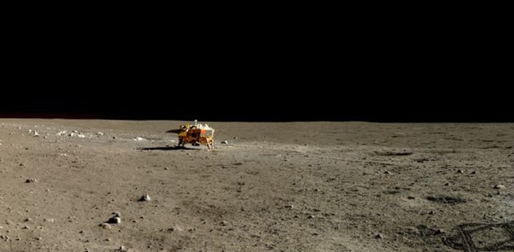 Китайският апарат кацна на обратната страна на Луната