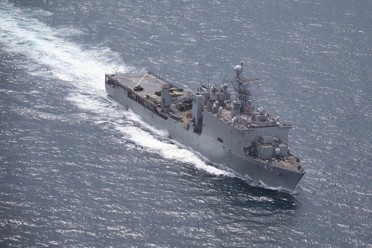 Голям десантен кораб на САЩ навлезе в Черно море