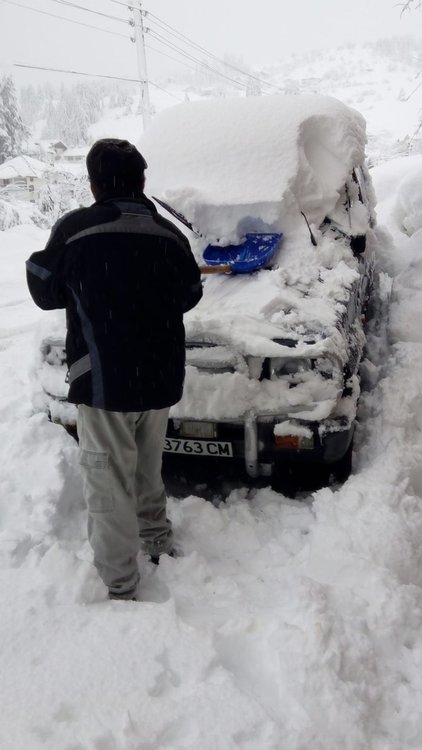 Десетки села без ток, свлачища и преспи в Смолянско