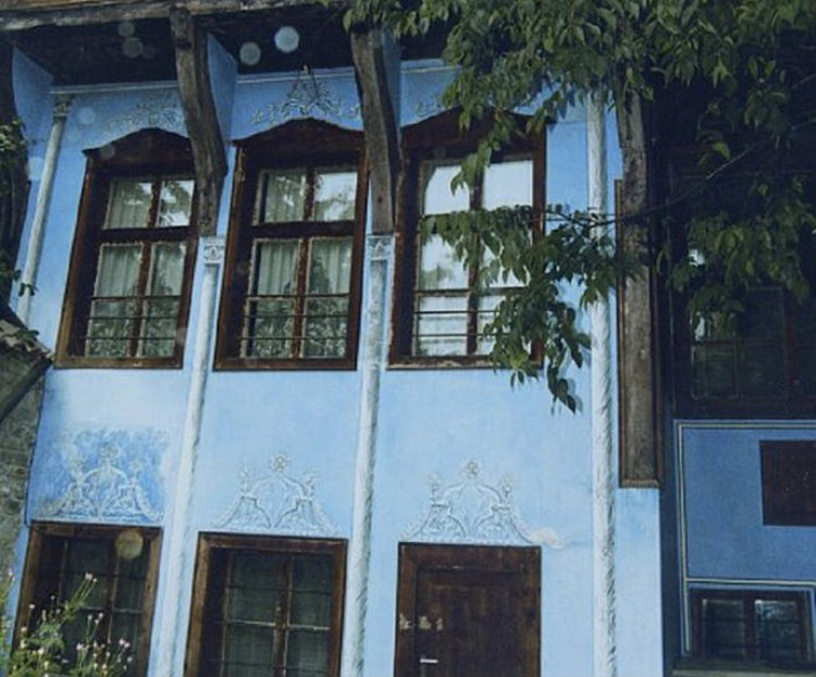 Зарязват ритуално лозата в Етнографската къща