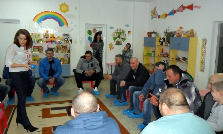 Млади бащи от Рудозем се учиха да бъдат "Супер татко"