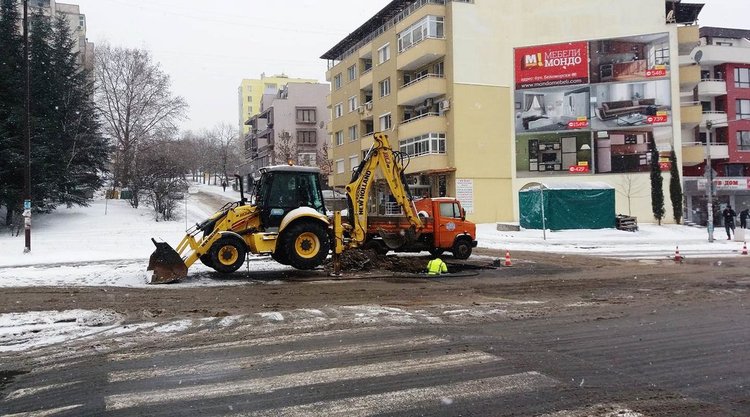 Възобновено е водоснабдяването във „Възрожденци“, ремонтират водопровод и в „Байкал“
