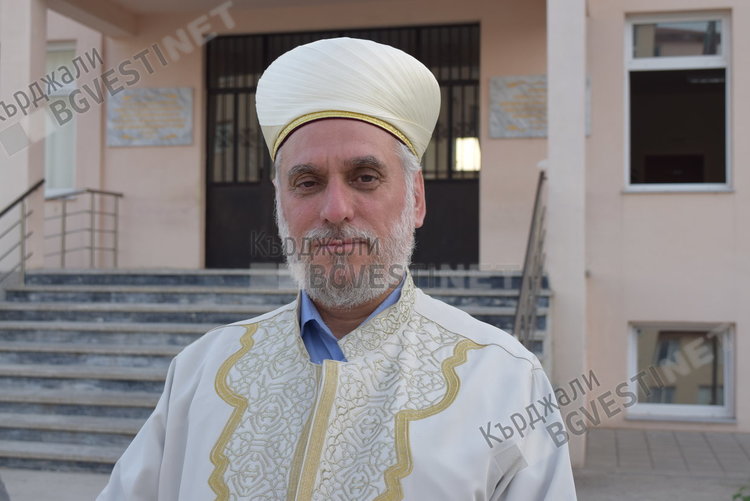 Главният мюфтия: Справедливо е да се опростят задълженията на вероизповеданията