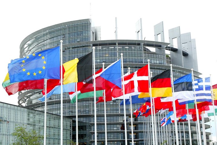 Проучване на ЕП: ГЕРБ и БСП ще имат по шестима евродепутати