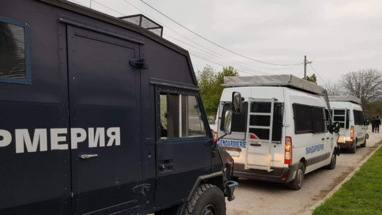 Жандармерия нахлу в ромския квартал в Горна Оряховица