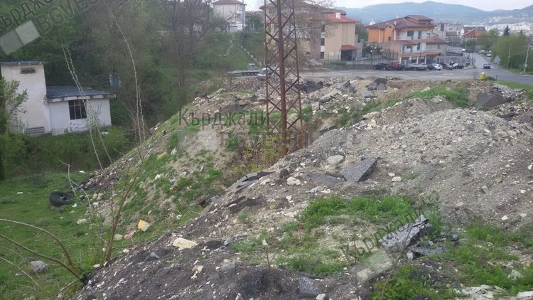 Незаконно сметище расте с главоломна бързина в кв.”Байкал”, по традиция няма глобени