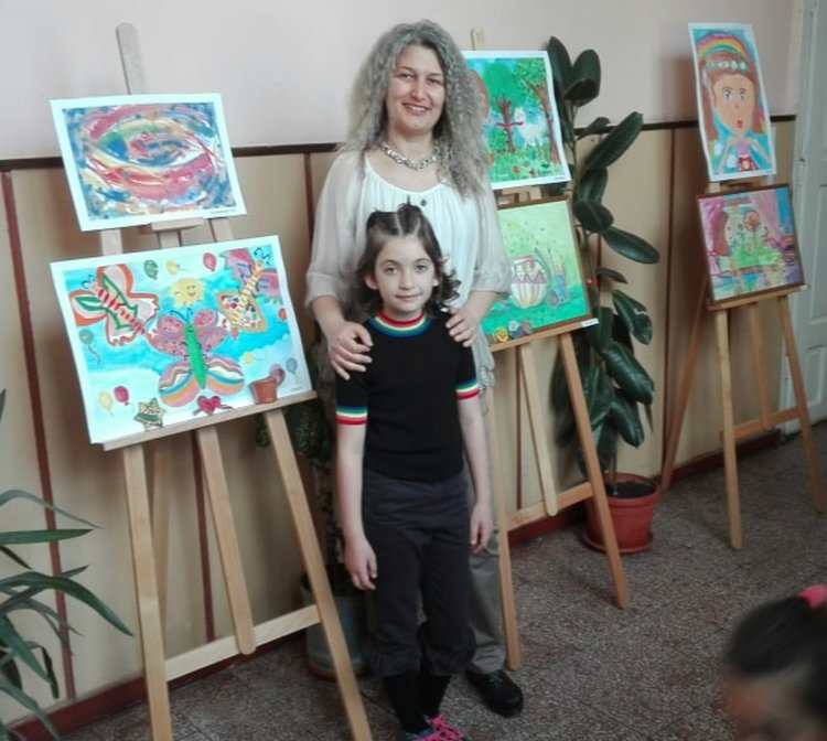 Второкласничката Венета Герасимова откри изложба