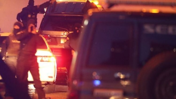 Дясната ръка на Гуайдо завлечен в колата си на буксир до затвора