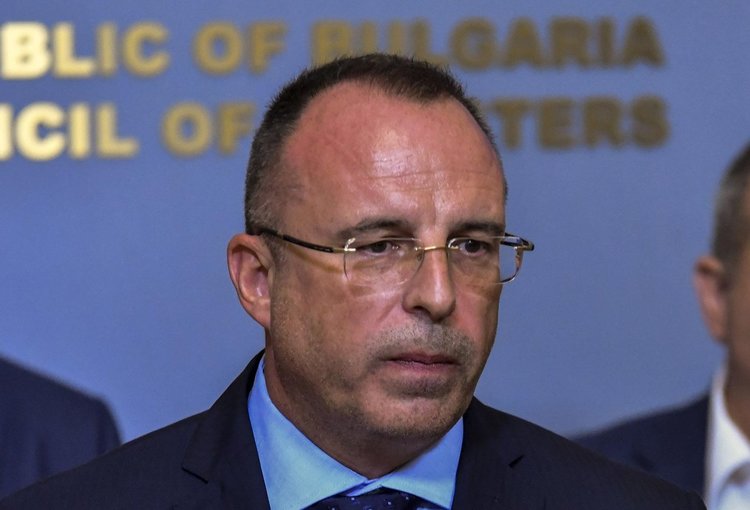 Министър Порожанов подаде оставка
