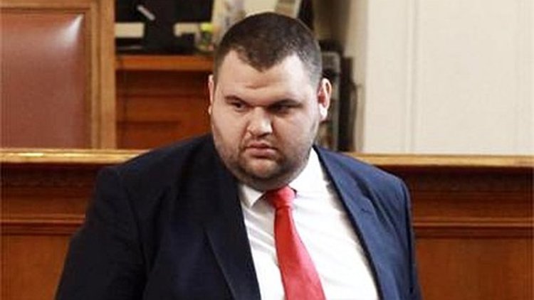 Пеевски се отказа да бъде евродепутат