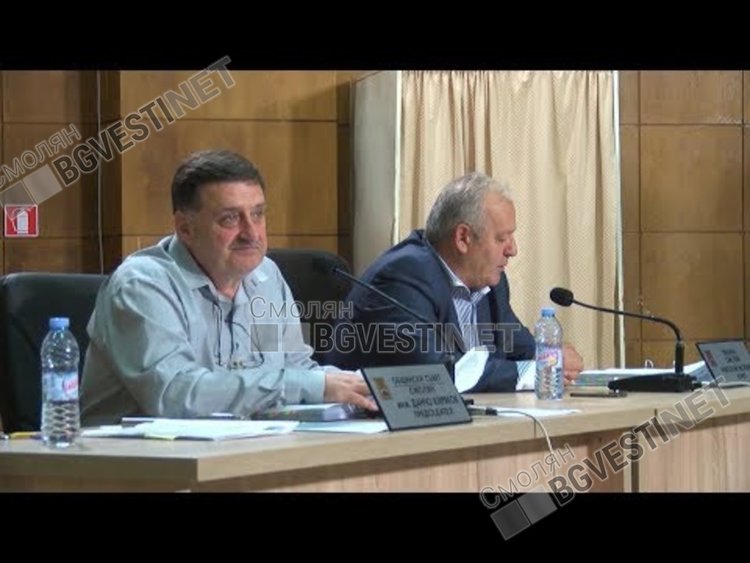 Община Смолян безсилна да се справи с безхаберието, републиканските пътища затънали в пясък от зимата