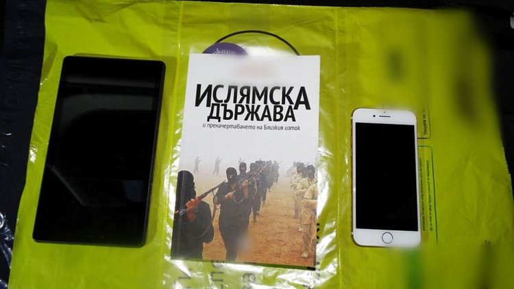 Адвокатът на задържания ученик: Няма данни за подготвян терористичен акт, жертва е на интернет