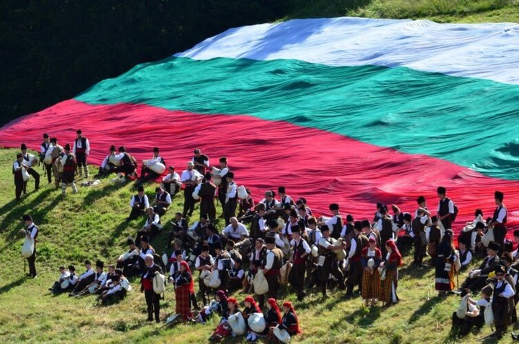 Голямо общо българско хоро ще се вие и в трите съборни дни на Рожен`2019