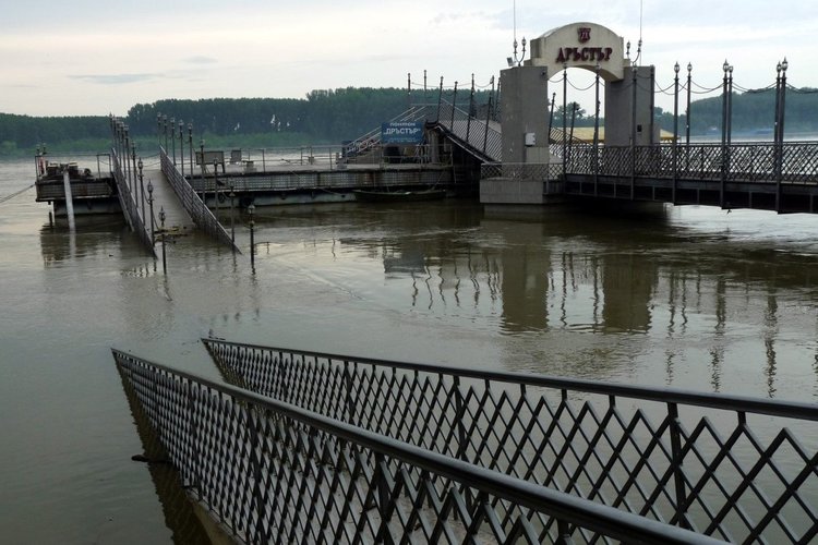 Момче изчезна във водите на Дунав край Силистра
