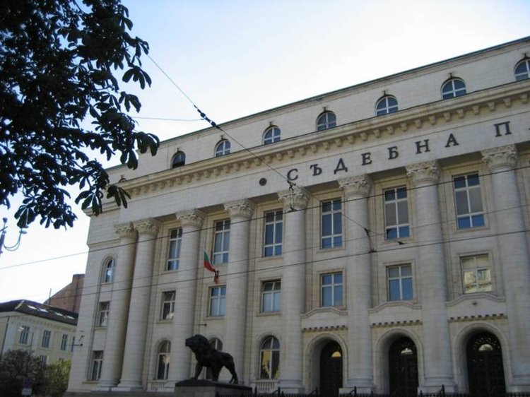 Обиски в нотариални кантори за пране на пари и измами с църковни имоти