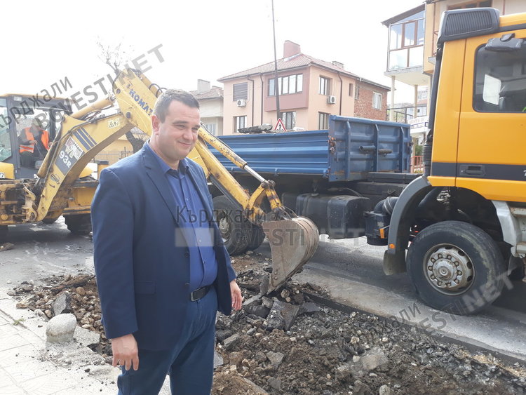 Никола Чанев, областен управител на Кърджали:  До дни завършва основния ремонт на една от най-важните улици в Кърджали