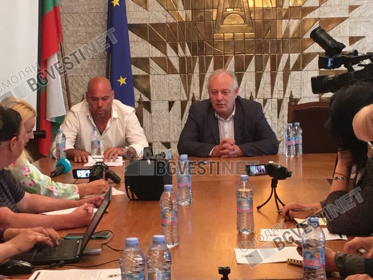 Диви прасета разораха Роженските поляни, валяци заравняват, за да направят паркинг за 20 хил. коли