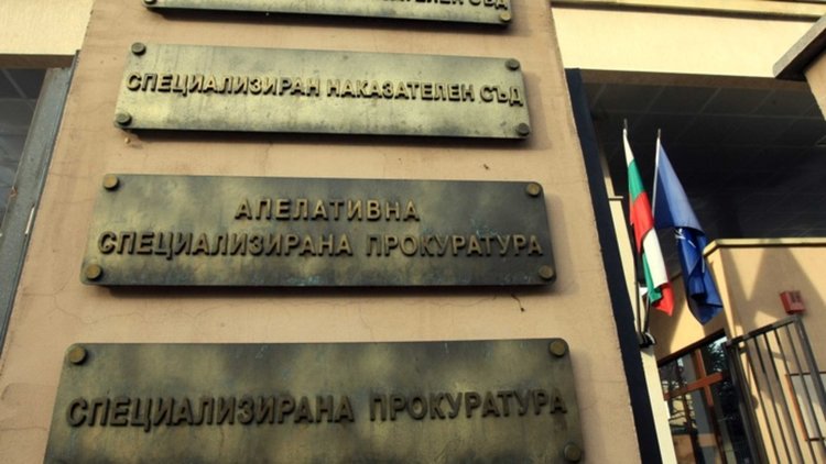Спецпрокуратурата нахлу в жилища и офиси по сигнал за корупция при доставки за ВВС