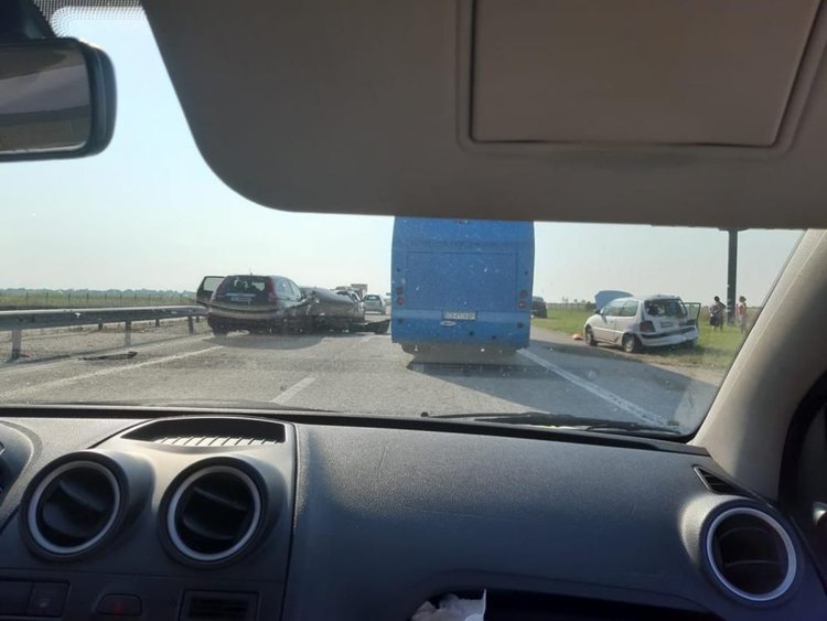 Верижна катастрофа с 6 автомобила на магистрала "Тракия"