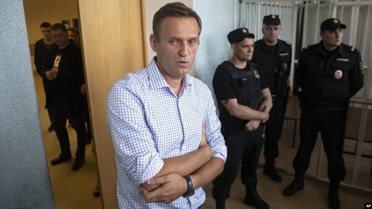 Спешно хоспитализирали Навални, подозират отравяне в затвора