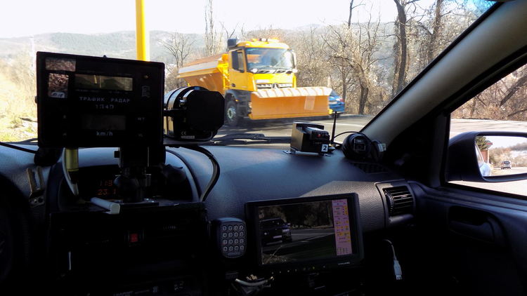 Засилени проверки по пътищата