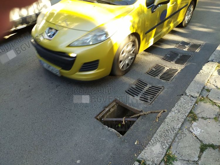 Решетката на шахта пропадна,  улица „Екзарх Йосиф”-опасна