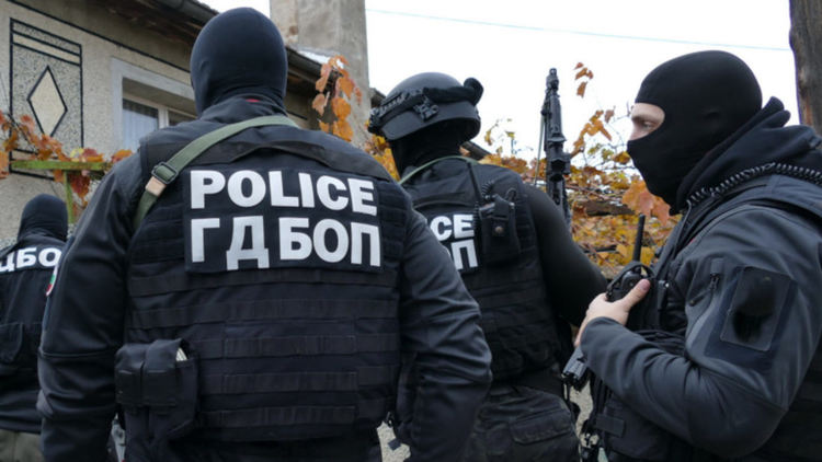 ГДБОП и спецпрокурори влязоха в Агенцията по храните в Бургас