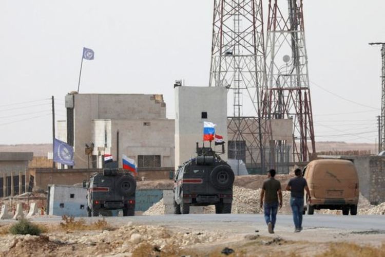 Сирийски и руски войници поеха контрол над военни бази, изоставени от САЩ