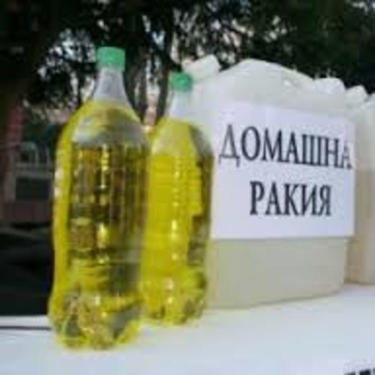 Спипаха 17 литра нелегален алкохол в магазин в Мадан