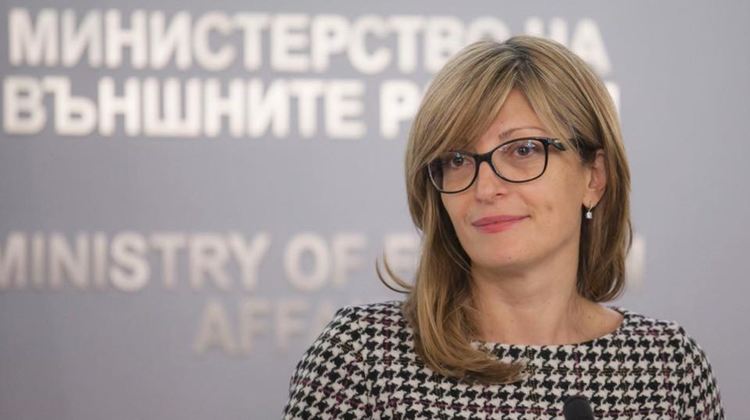 Екатерина Захариева замина за Москва на среща с Лавров