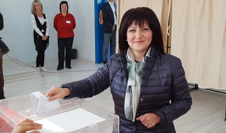 Цвета Караянчева: Искам,красив,уютен,подреден и светъл Кърджали!