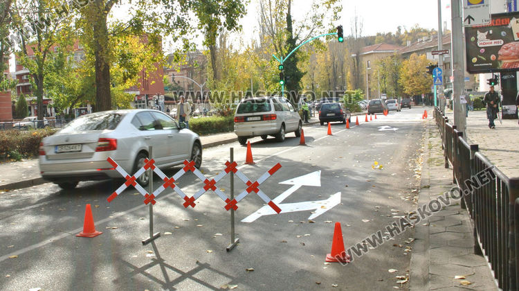 Затвориха улицата пред Бизнес центъра и част от "България" заради маркировка