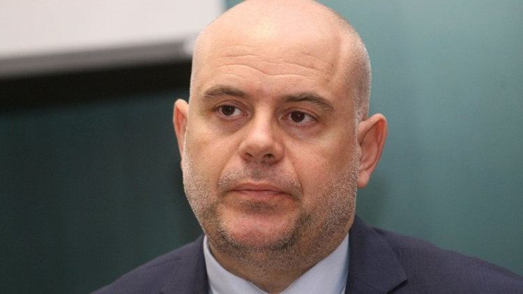Експерт: Аргументите на Радев да върне кандидатурата на Гешев са политически