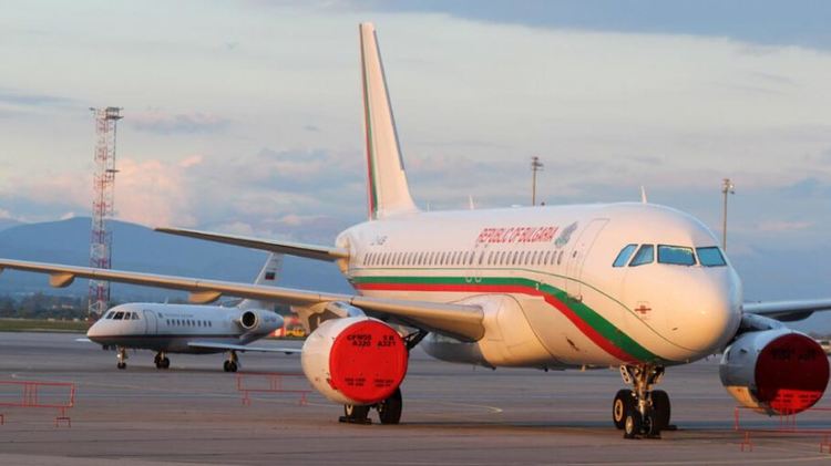 Приземиха аварийно самолета на Борисов на летище София. Няма пострадали