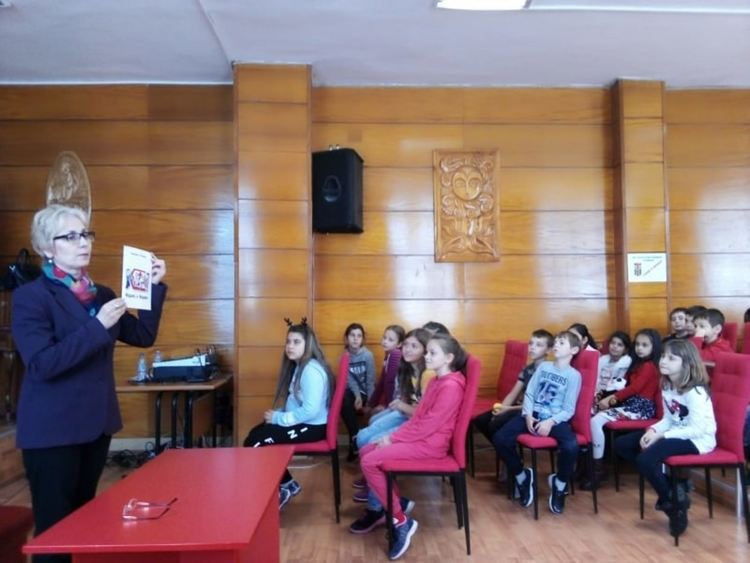 "Медика и Медико" се срещнаха с учениците на "Славейков"