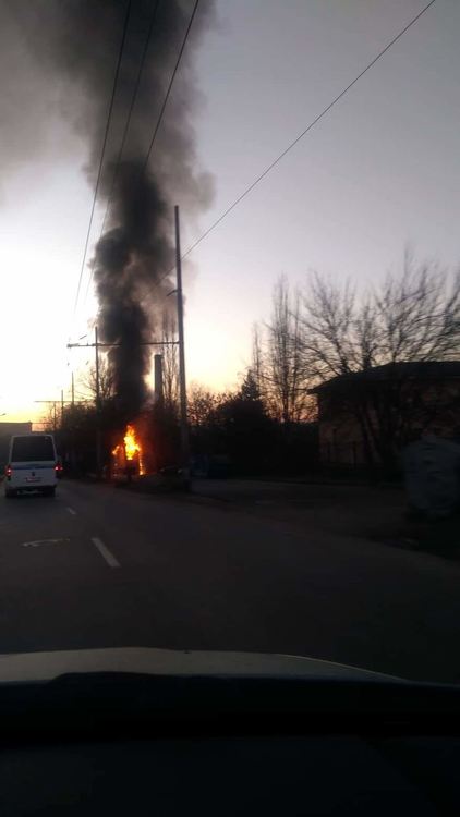 Гори фургон до болницата