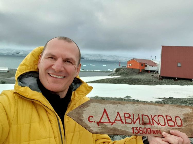 Родопски песни, диалект и камък от връх Свобода - поставени в капсула на Антарктида 