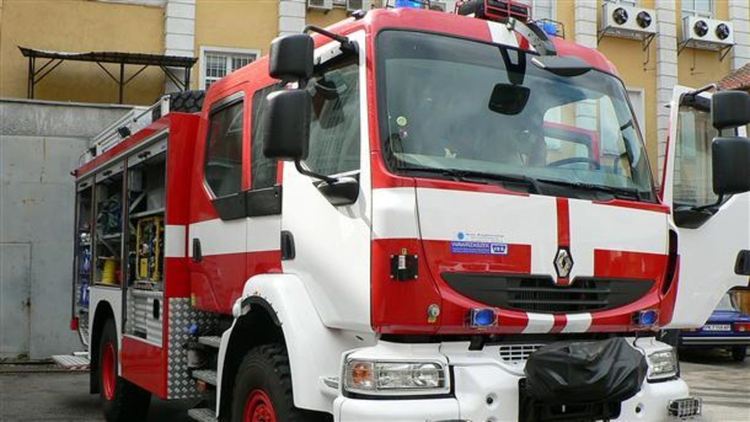 Два екипа гасиха пожар в покрива на къща в Чепеларе