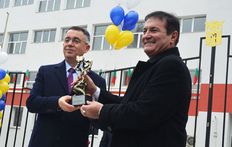 Прерязаха лентата и в училището за шампиони