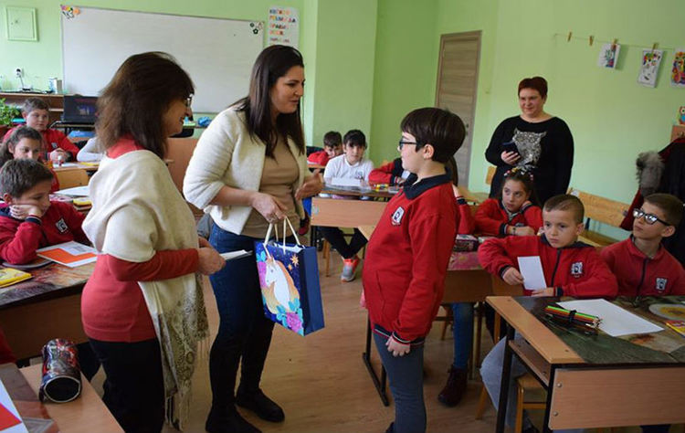 Полина от ОУ "Христо Ботев" е Читател на годината в Асеновград