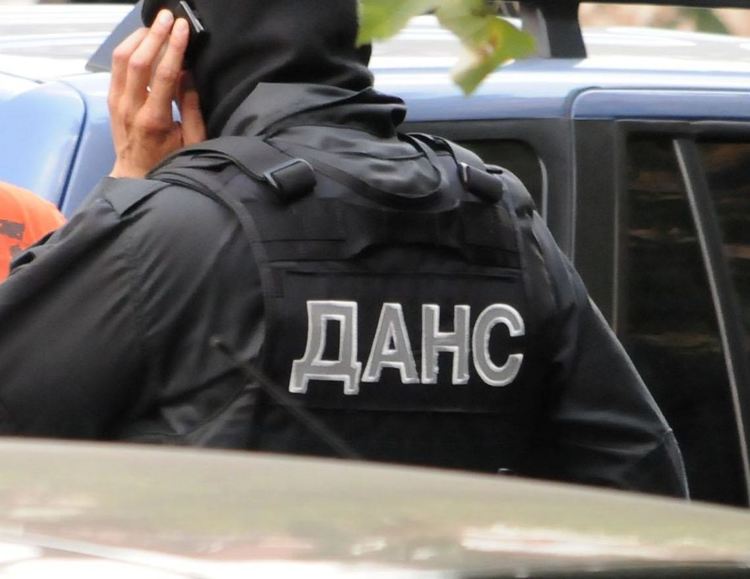 Откриха десетки сандъци с химикали и червен живак в бивш военен завод