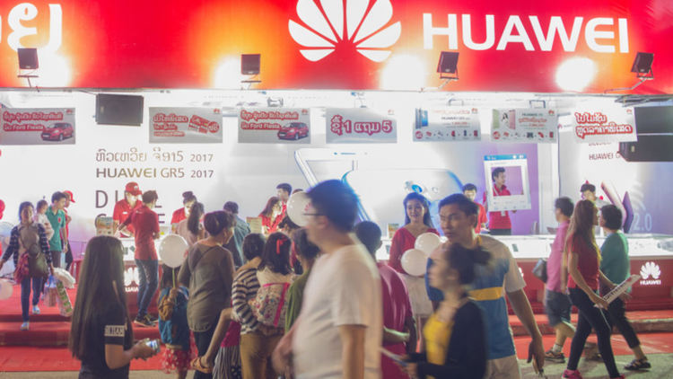 Huawei задмина Apple по продажби на смартфони