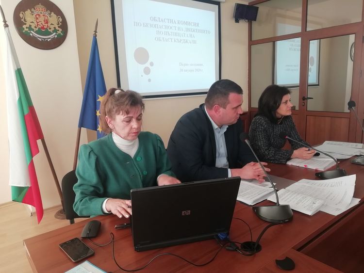 Проверяват паркоместата, предоставени от Община Кърджали