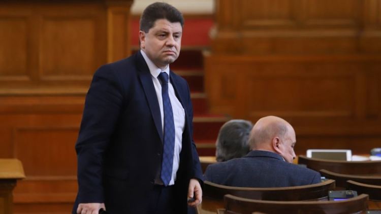 Ципов: Обмисляме импийчмънт на президента Радев 