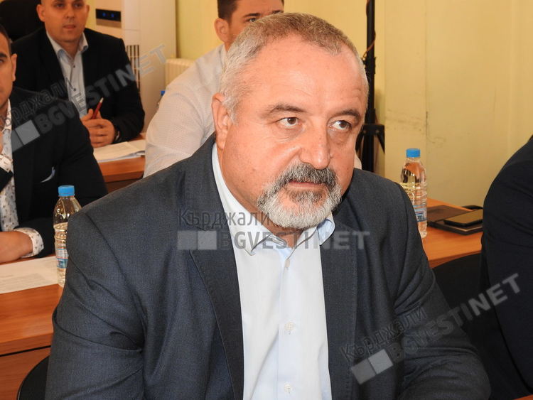 Ремонтират стълбището на "Отец Паисий" до 15 март след настояване на Гроздан Колев